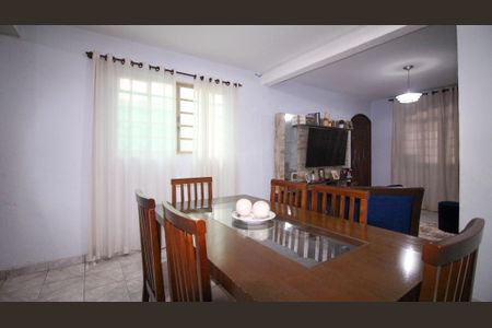 Casa à venda com 80m², 4 quartos e 2 vagas Casa à venda com 80m², 4 quartos e 2 vagasSala de Jantar