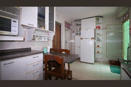 Casa à venda com 80m², 4 quartos e 2 vagas Casa à venda com 80m², 4 quartos e 2 vagasCozinha