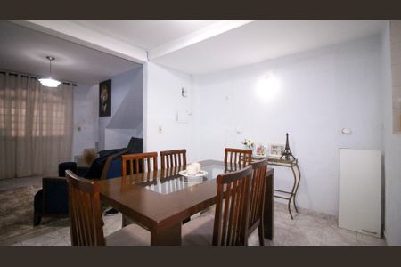 Casa à venda com 80m², 4 quartos e 2 vagas Casa à venda com 80m², 4 quartos e 2 vagasSala de Jantar