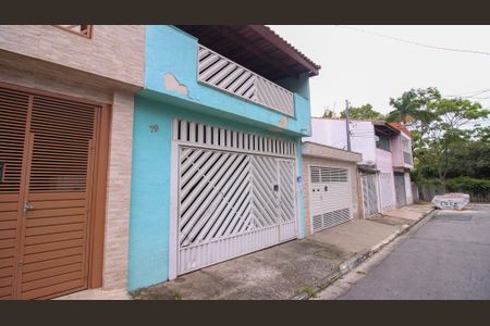 Casa à venda com 80m², 4 quartos e 2 vagas Casa à venda com 80m², 4 quartos e 2 vagasFachada