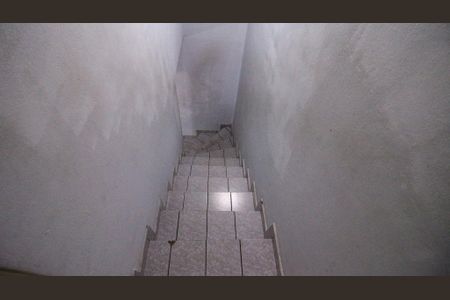 Casa à venda com 80m², 4 quartos e 2 vagas Casa à venda com 80m², 4 quartos e 2 vagasEscada