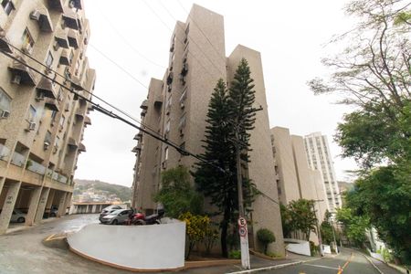 Apartamento à venda com 84m², 2 quartos e 1 vaga Apartamento à venda com 84m², 2 quartos e 1 vagaFachada