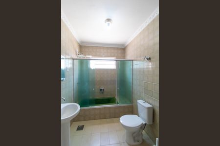 Casa à venda com 208m², 4 quartos e 2 vagas Casa à venda com 208m², 4 quartos e 2 vagasBanheiro 2