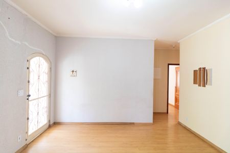 Casa à venda com 208m², 4 quartos e 2 vagas Casa à venda com 208m², 4 quartos e 2 vagasSala