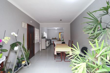 Casa à venda com 200m², 3 quartos e 4 vagas Casa à venda com 200m², 3 quartos e 4 vagasCopa