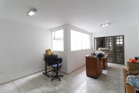 Casa à venda com 200m², 3 quartos e 4 vagas Casa à venda com 200m², 3 quartos e 4 vagasTerraço