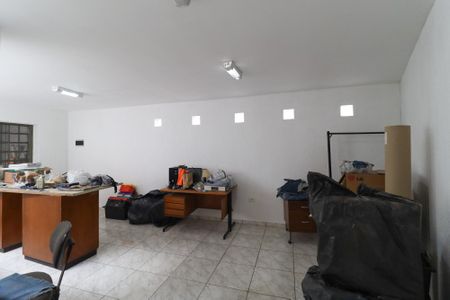 Casa à venda com 200m², 3 quartos e 4 vagas Casa à venda com 200m², 3 quartos e 4 vagasTerraço