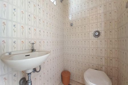 Casa à venda com 162m², 3 quartos e 4 vagas Casa à venda com 162m², 3 quartos e 4 vagasBanheiro de Serviço