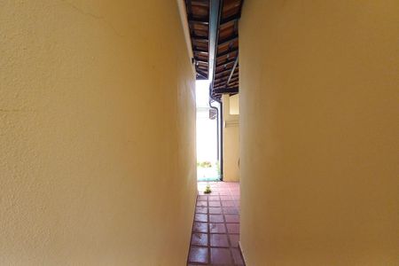 Casa à venda com 162m², 3 quartos e 4 vagas Casa à venda com 162m², 3 quartos e 4 vagasCorredor