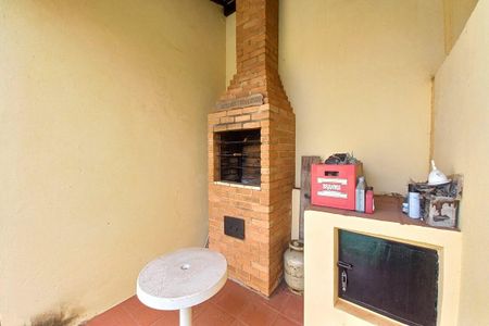 Casa à venda com 162m², 3 quartos e 4 vagas Casa à venda com 162m², 3 quartos e 4 vagasÁrea comum - Churrasqueira