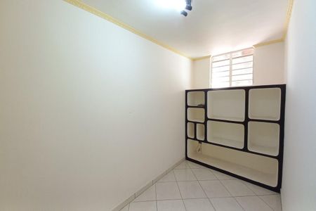 Casa à venda com 162m², 3 quartos e 4 vagas Casa à venda com 162m², 3 quartos e 4 vagasEscritório