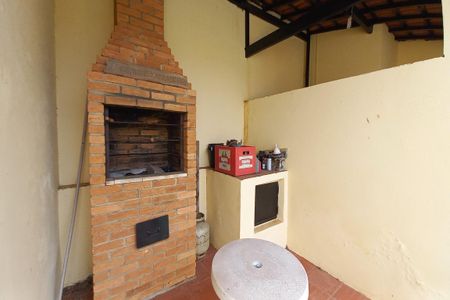 Casa à venda com 162m², 3 quartos e 4 vagas Casa à venda com 162m², 3 quartos e 4 vagasÁrea comum - Churrasqueira