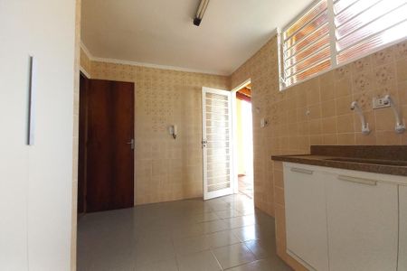Casa à venda com 162m², 3 quartos e 4 vagas Casa à venda com 162m², 3 quartos e 4 vagasCozinha
