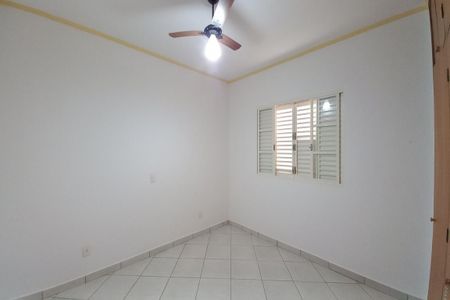 Casa à venda com 162m², 3 quartos e 4 vagas Casa à venda com 162m², 3 quartos e 4 vagasQuarto 2