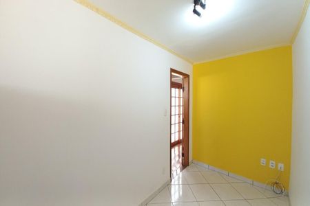 Casa à venda com 162m², 3 quartos e 4 vagas Casa à venda com 162m², 3 quartos e 4 vagasEscritório