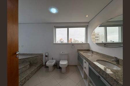 Apartamento para alugar com 130m², 1 quarto e 2 vagasBanheiro da Suíte