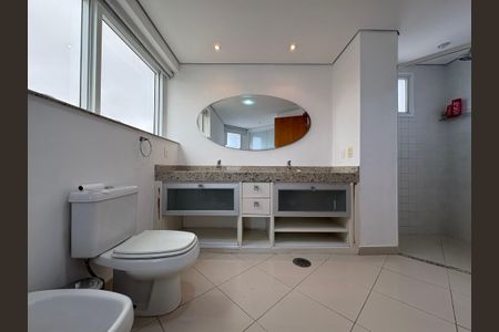 Apartamento para alugar com 130m², 1 quarto e 2 vagasBanheiro da Suíte