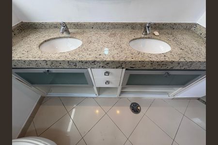 Apartamento para alugar com 130m², 1 quarto e 2 vagasBanheiro da Suíte