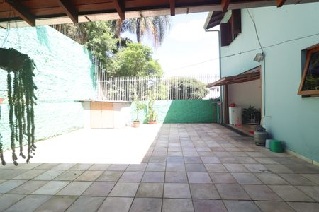 Casa para alugar com 242m², 4 quartos e 5 vagasÁrea Externa