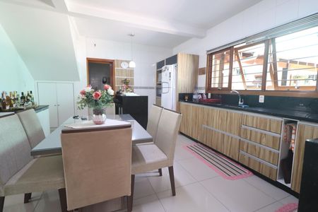 Casa para alugar com 242m², 4 quartos e 5 vagasCozinha
