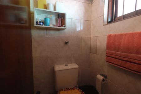 Casa para alugar com 242m², 4 quartos e 5 vagasBanheiro de Serviço