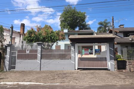 Casa para alugar com 242m², 4 quartos e 5 vagasFachada