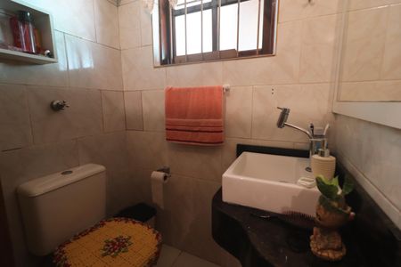 Casa para alugar com 242m², 4 quartos e 5 vagasBanheiro de Serviço