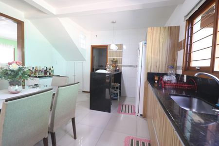 Casa para alugar com 242m², 4 quartos e 5 vagasCozinha