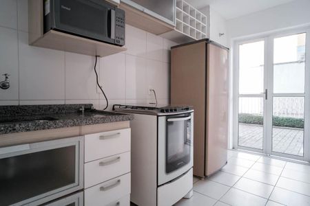 Cozinha de apartamento para alugar com 2 quartos, 47m² em Parque Boturussu, São Paulo