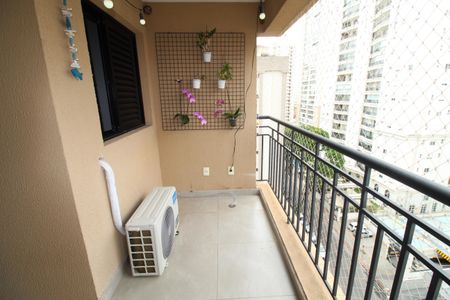 Sacada da Sala de apartamento para alugar com 2 quartos, 74m² em Parque Residencial Aquarius, São José dos Campos