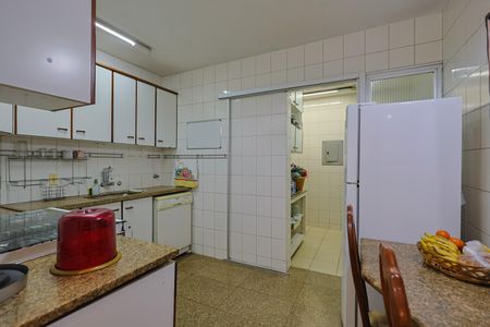 Apartamento à venda com 130m², 4 quartos e 2 vagasCozinha