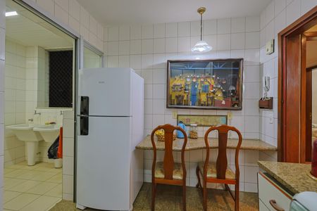 Apartamento à venda com 130m², 4 quartos e 2 vagasCozinha