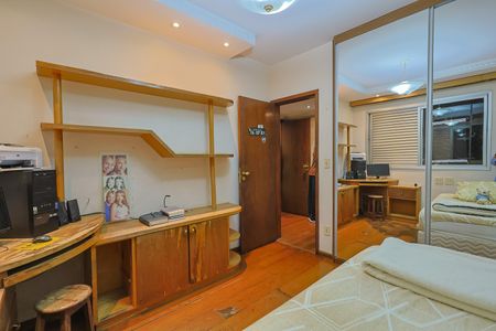 Apartamento à venda com 130m², 4 quartos e 2 vagasQuarto 2