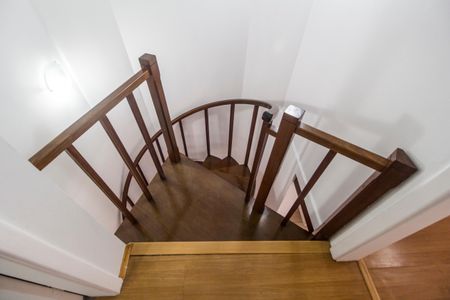 Apartamento para alugar com 68m², 2 quartos e 1 vagaEscada