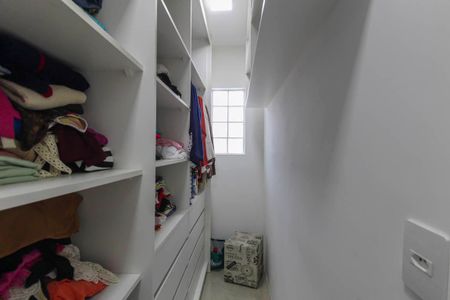 Closet da suíte de casa à venda com 4 quartos, 250m² em Jardim Ana Rosa, São Paulo