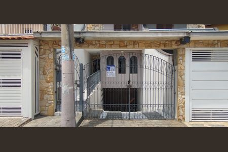 Casa à venda com 250m², 4 quartos e 5 vagas Casa à venda com 250m², 4 quartos e 5 vagasFachada + Placa