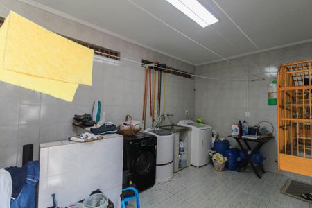 Casa à venda com 250m², 4 quartos e 5 vagas Casa à venda com 250m², 4 quartos e 5 vagasÁrea de Serviço