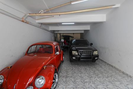 Casa à venda com 250m², 4 quartos e 5 vagas Casa à venda com 250m², 4 quartos e 5 vagasGaragem