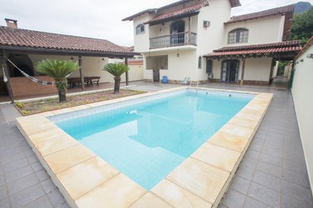 Casa para alugar com 444m², 4 quartos e 6 vagasPiscina
