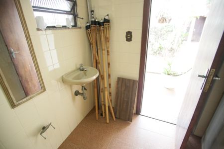 Casa para alugar com 444m², 4 quartos e 6 vagasBanheiro da Churrasqueira