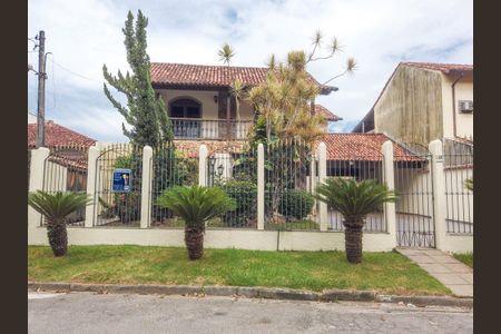 Casa para alugar com 444m², 4 quartos e 6 vagasFachada