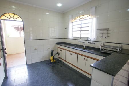 Casa para alugar com 444m², 4 quartos e 6 vagasCozinha