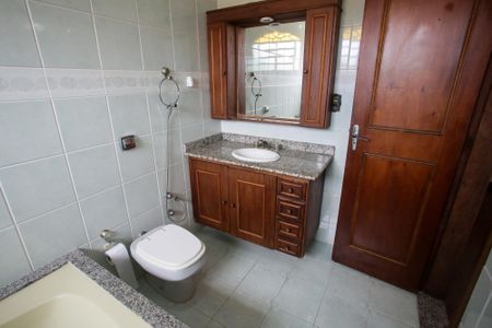 Casa para alugar com 444m², 4 quartos e 6 vagasBanheiro da Suíte 1