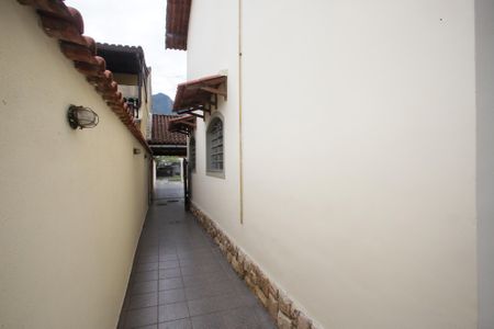 Casa para alugar com 444m², 4 quartos e 6 vagasCorredor Lateral