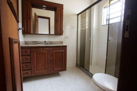 Casa para alugar com 444m², 4 quartos e 6 vagasBanheiro da Suíte 2