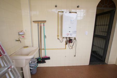 Casa para alugar com 444m², 4 quartos e 6 vagasÁrea de Serviço