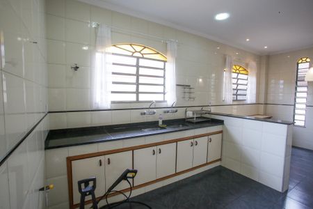 Casa para alugar com 444m², 4 quartos e 6 vagasCozinha