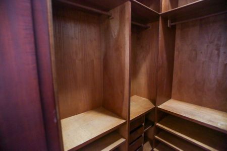 Casa para alugar com 444m², 4 quartos e 6 vagasCloset da Suíte 1