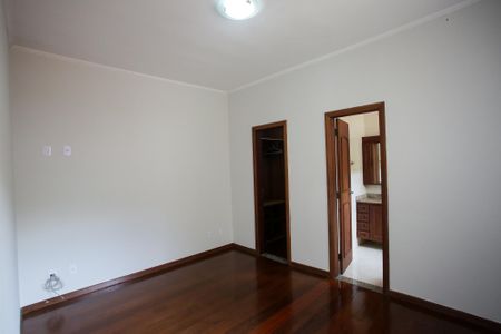 Casa para alugar com 444m², 4 quartos e 6 vagasQuarto Suíte 2