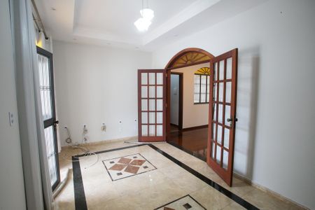 Casa para alugar com 444m², 4 quartos e 6 vagasSala de TV